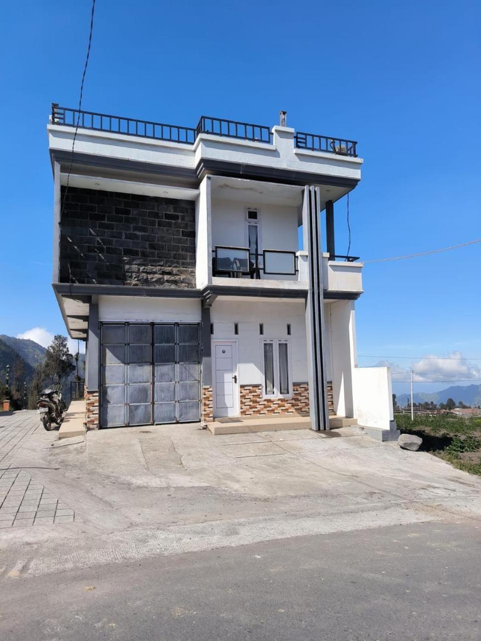 Bromo Semesta Guesthouse Probolinggo Exterior foto